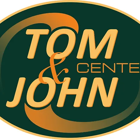 Tom & John Center アパートホテル 4*
